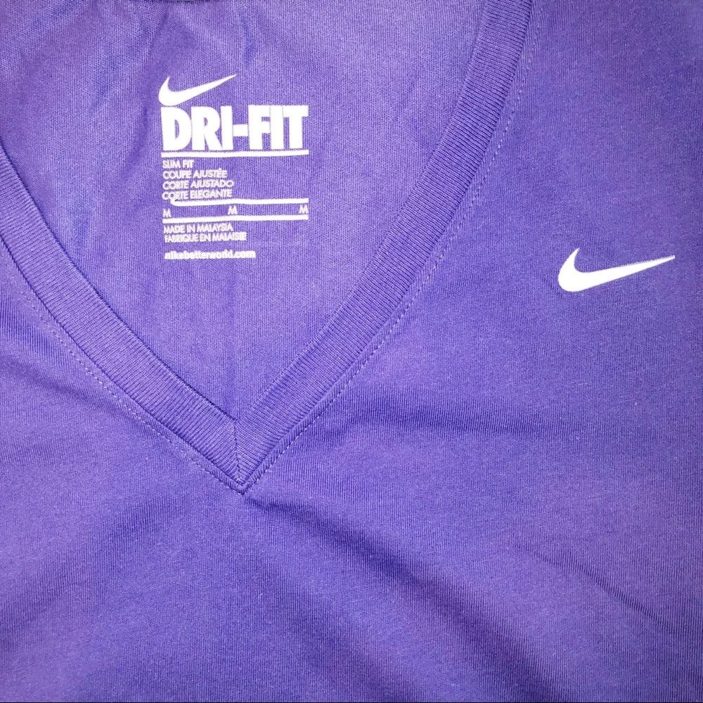 Nike Dri Fit purple medium slim fit gym/tennis top - Picture 4 of 6